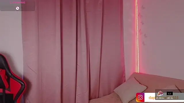 Daphnewalker   online show from March 13, 12:45 pm