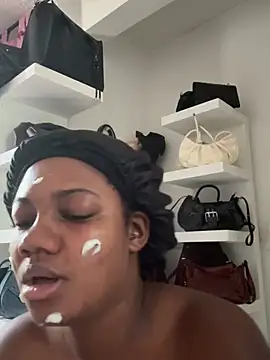 Daphnewalker   online show from April 15, 1:51 pm