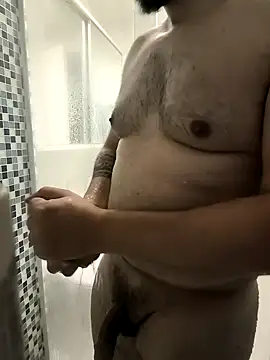 Snapshot of henri69 chatting on November 18, 11:15 pm henri69 online show from November 18, 11:15 pm