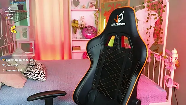 MizukiNoYoru online show from March 10, 1:43 pm