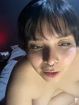 Snapshot of Solo_yoss chatting on March 6, 8:19 am Solo yoss online show from March 6, 8:19 am