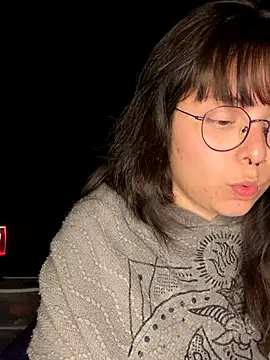 Snapshot of Solo_yoss chatting on October 17, 6:05 am Solo yoss online show from October 17, 6:05 am