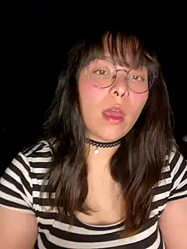 Snapshot of Solo_yoss chatting on October 22, 6:13 am Solo yoss online show from October 22, 6:13 am