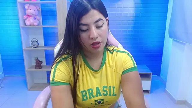 Snapshot of emily_jewell1 chatting on February 22, 11:46 am emily jewell1 online show from February 22, 11:46 am