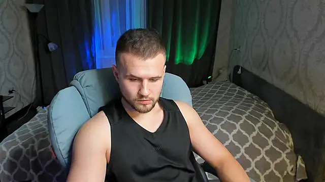 Snapshot of Vladik_b chatting on March 2, 8:07 pm Vladik b online show from March 2, 8:07 pm