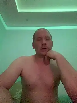 Krzysiekg123 online show from January 15, 4:44 pm