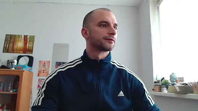 OskarBreno online show from April 29, 6:39 am