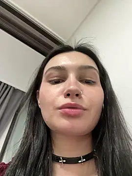 lunalovelee online show from February 9, 12:20 pm