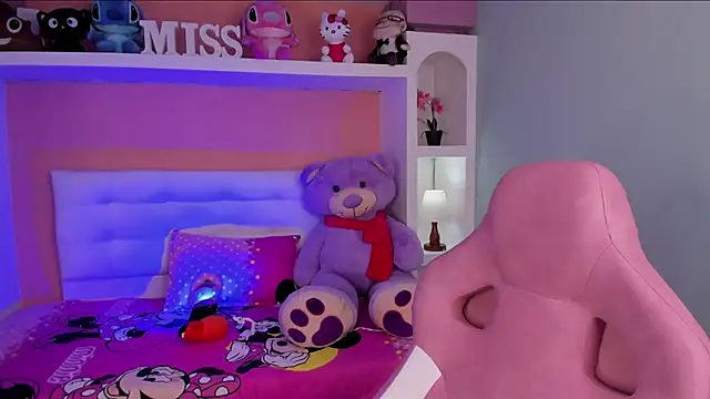 miss   megan online show from December 17, 2:06 am