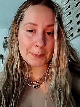 Snapshot of Mona_Plus chatting on March 3, 12:05 pm Mona Plus online show from March 3, 12:05 pm