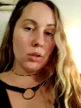 Snapshot of Mona_Plus chatting on March 12, 12:15 pm Mona Plus online show from March 12, 12:15 pm