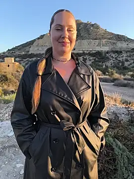 Snapshot of Mona_Plus chatting on October 18, 6:48 am Mona Plus online show from October 18, 6:48 am