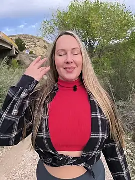 Snapshot of Mona_Plus chatting on November 2, 7:33 am Mona Plus online show from November 2, 7:33 am