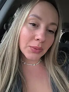 Snapshot of Mona_Plus chatting on November 24, 7:41 am Mona Plus online show from November 24, 7:41 am