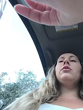 Snapshot of Mona_Plus chatting on November 25, 7:41 am Mona Plus online show from November 25, 7:41 am