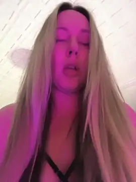 Snapshot of Mona_Plus chatting on January 5, 6:00 pm Mona Plus online show from January 5, 6:00 pm