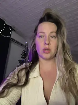 Snapshot of Mona_Plus chatting on January 7, 6:05 am Mona Plus online show from January 7, 6:05 am