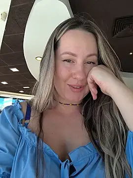 Snapshot of Mona_Plus chatting on January 11, 10:20 am Mona Plus online show from January 11, 10:20 am