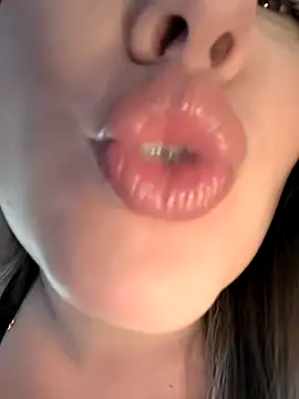 Snapshot of Mona_Plus chatting on February 20, 6:59 am Mona Plus online show from February 20, 6:59 am