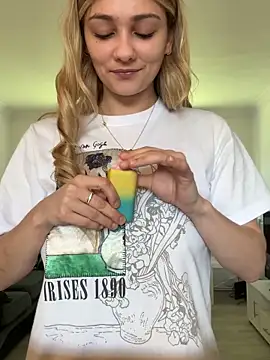 skyemorgan01 online show from March 11, 12:00 pm