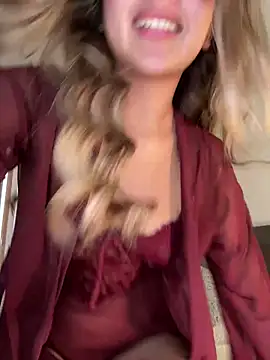 Hornyholly   online show from March 20, 4:01 pm