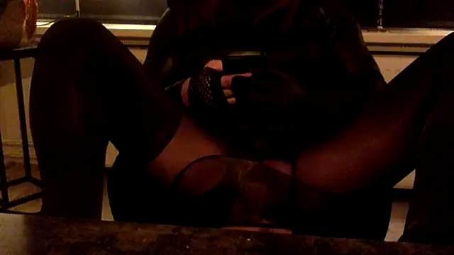 Snapshot of Bleueyez007 chatting on May 17, 11:45 pm Bleueyez007 online show from May 17, 11:45 pm