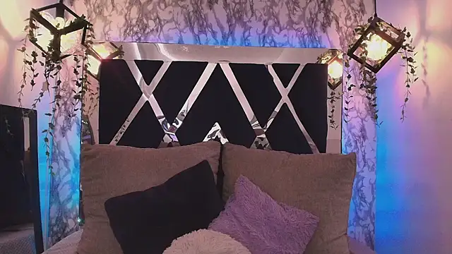 Snapshot of charlotte_bluee chatting on October 6, 6:49 pm charlotte bluee online show from October 6, 6:49 pm