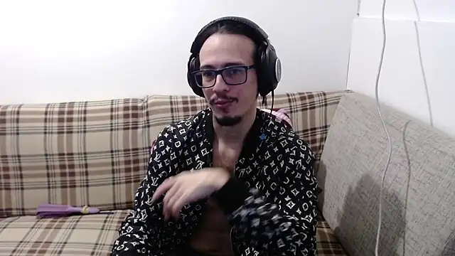 Snapshot of cholitohermoso chatting on June 22, 3:09 pm cholitohermoso online show from June 22, 3:09 pm