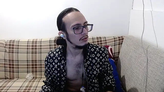 Snapshot of cholitohermoso chatting on July 29, 2:37 pm cholitohermoso online show from July 29, 2:37 pm