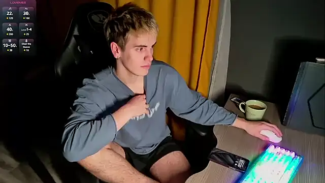 Snapshot of EdwinBlaze chatting on February 13, 5:11 pm EdwinBlaze online show from February 13, 5:11 pm