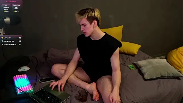 Snapshot of EdwinBlaze chatting on February 23, 11:44 am EdwinBlaze online show from February 23, 11:44 am