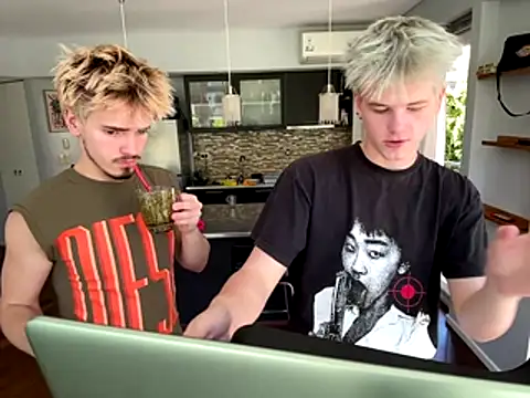 Snapshot of EdwinBlaze chatting on November 25, 5:13 pm EdwinBlaze online show from November 25, 5:13 pm