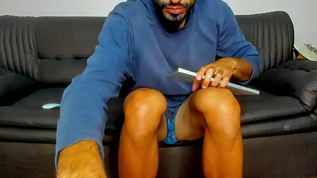 Snapshot of sexyhotmusclesforyou1 chatting on November 5, 5:13 pm sexyhotmusclesforyou1 online show from November 5, 5:13 pm