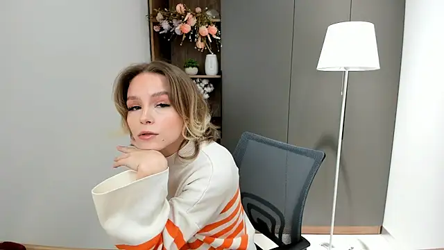 TaiteBayles online show from February 13, 3:50 am