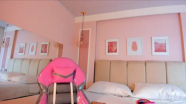 Snapshot of Annie_rhoades chatting on December 16, 12:54 pm Annie rhoades online show from December 16, 12:54 pm