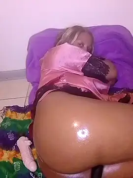 Snapshot of ChloeBab chatting on October 16, 8:32 pm ChloeBab online show from October 16, 8:32 pm