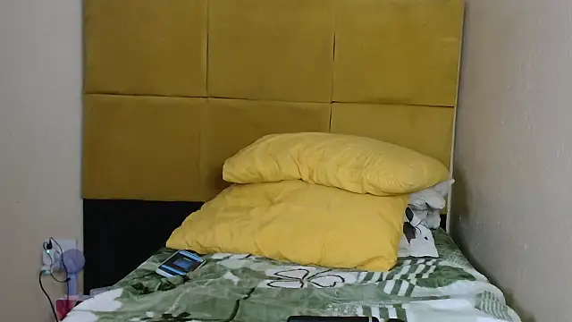 Snapshot of ChloeBab chatting on November 14, 12:31 am ChloeBab online show from November 14, 12:31 am