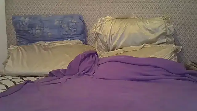 Snapshot of ChloeBab chatting on December 18, 1:50 pm ChloeBab online show from December 18, 1:50 pm