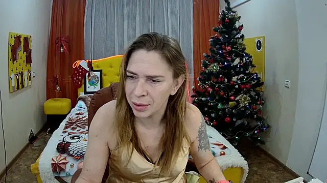 Snapshot of TessaDaybreak chatting on November 27, 7:43 am TessaDaybreak online show from November 27, 7:43 am