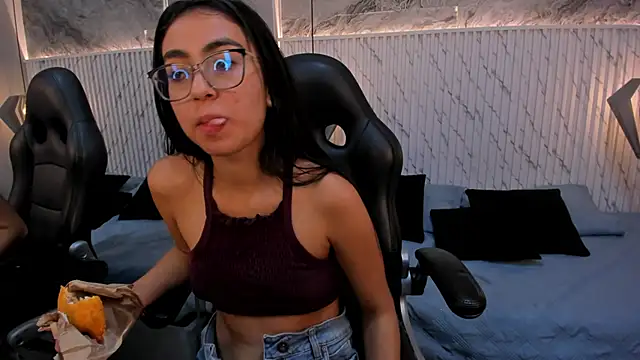 lucelly 15 online show from February 28, 2:42 pm