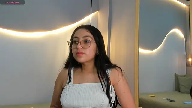 lucelly 15 online show from December 21, 12:01 pm