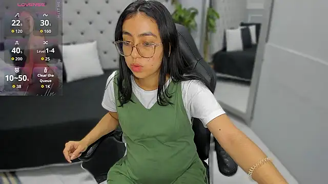 lucelly 15 online show from February 4, 11:38 am