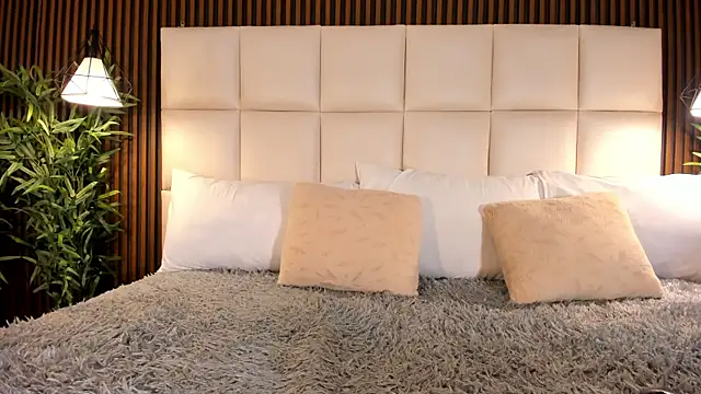 MelanieHillss online show from March 5, 4:19 am