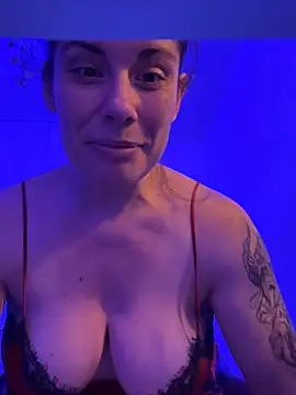 Lar0uch online show from February 19, 7:27 pm