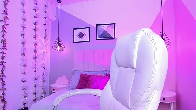 Snapshot of Bella_walker_ chatting on November 7, 8:20 pm Bella walker online show from November 7, 8:20 pm