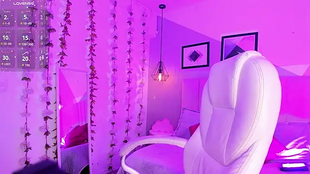 Snapshot of Bella_walker_ chatting on November 14, 8:07 pm Bella walker online show from November 14, 8:07 pm