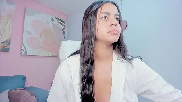 Snapshot of Bella_walker_ chatting on November 15, 6:15 pm Bella walker online show from November 15, 6:15 pm