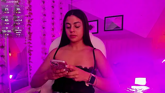 Snapshot of Bella_walker_ chatting on November 28, 8:11 pm Bella walker online show from November 28, 8:11 pm