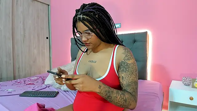 ZahraRose online show from November 28, 1:25 pm