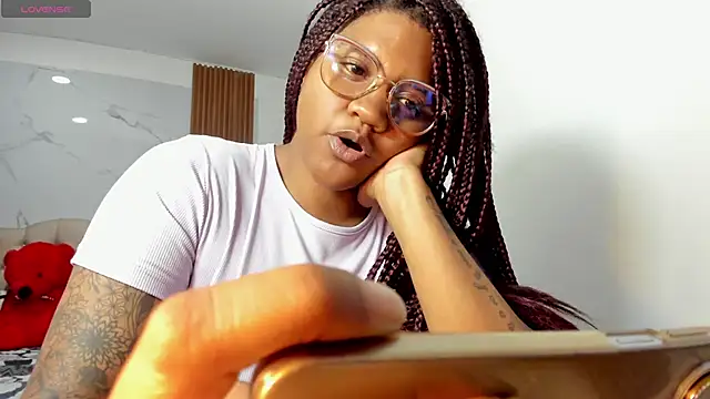 ZahraRose online show from March 18, 4:21 pm